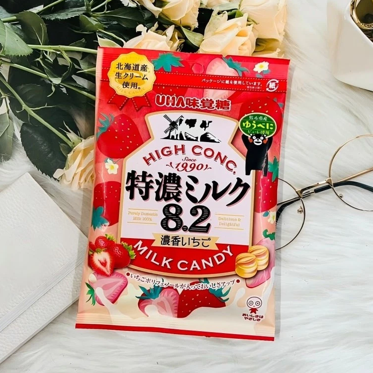 UHA Mikakuto Tokuno Milk 8.2 Thick Scented Strawberries, (75 g) x 6 Bags